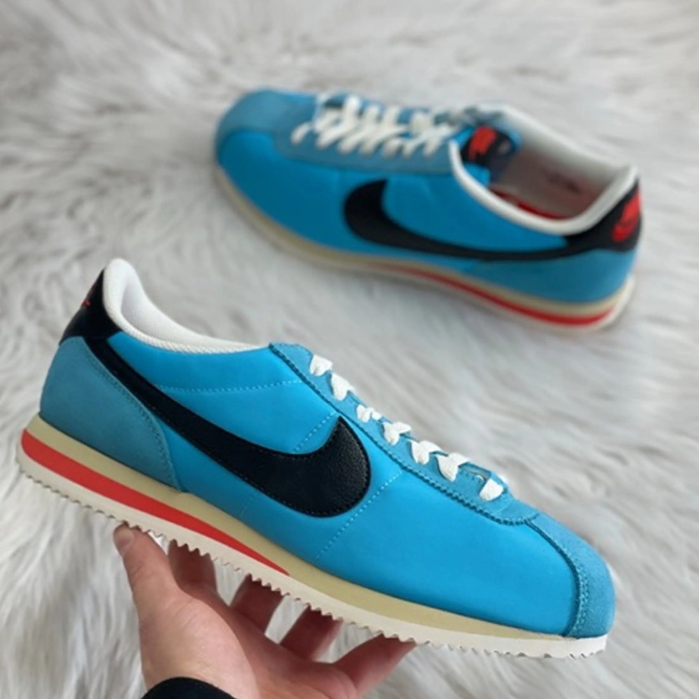 Nike Men's Blue Sneakers